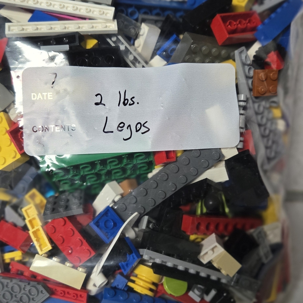 2 lbs of Lego brand building blocks